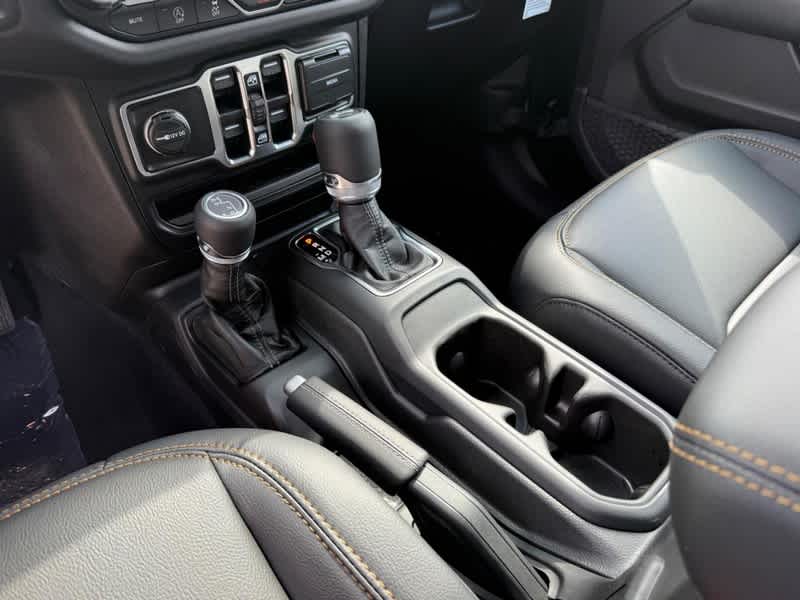 2025 Jeep Wrangler 4-DOOR SAHARA