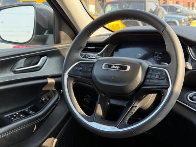 2023 Jeep Grand Cherokee Laredo X 4x4