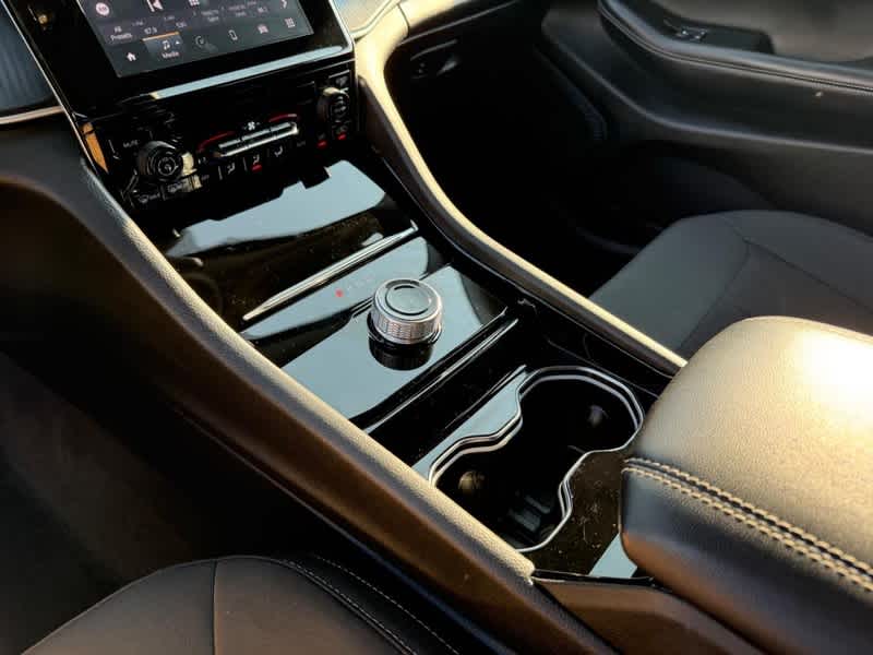 2023 Jeep Grand Cherokee Laredo X 4x4