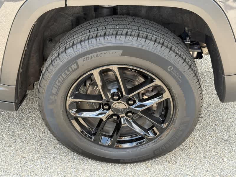 2023 Jeep Grand Cherokee Laredo X 4x4