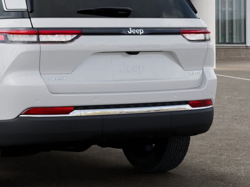 2027 Jeep Grand Cherokee LAREDO 4X4