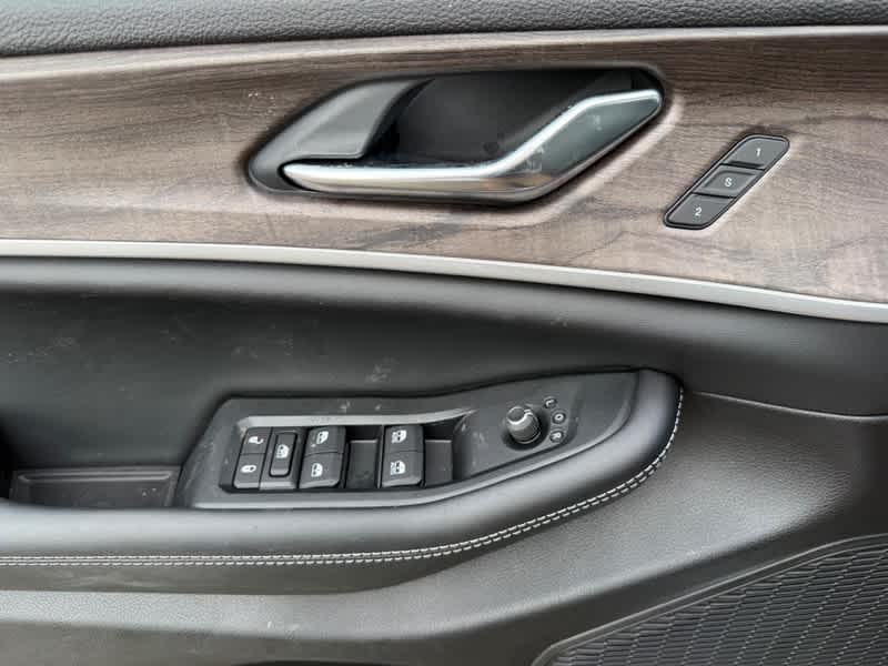 2025 Jeep Grand Cherokee LIMITED 4X4