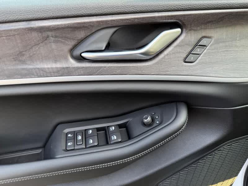 2025 Jeep Grand Cherokee LIMITED 4X4