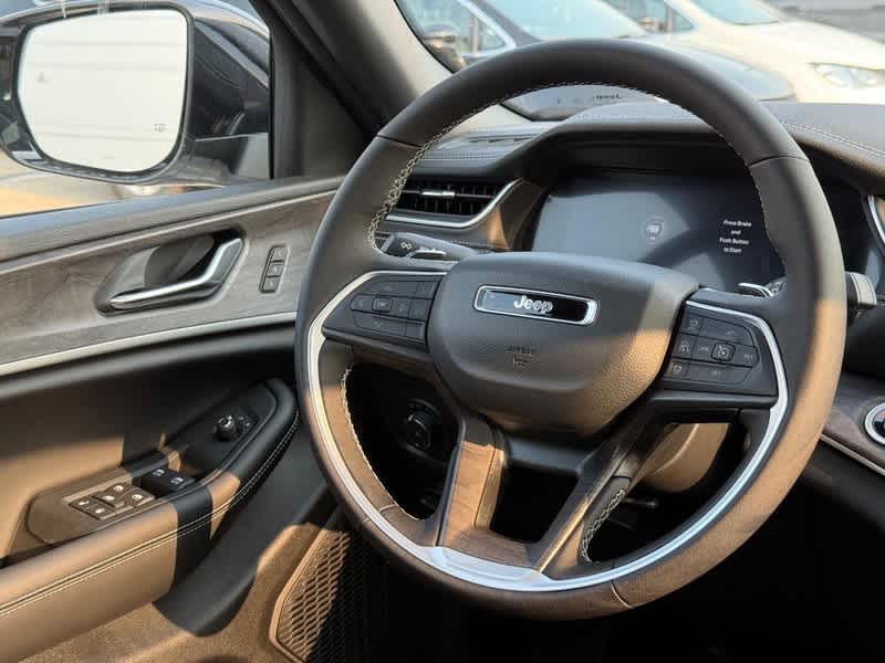 2025 Jeep Grand Cherokee LIMITED 4X4