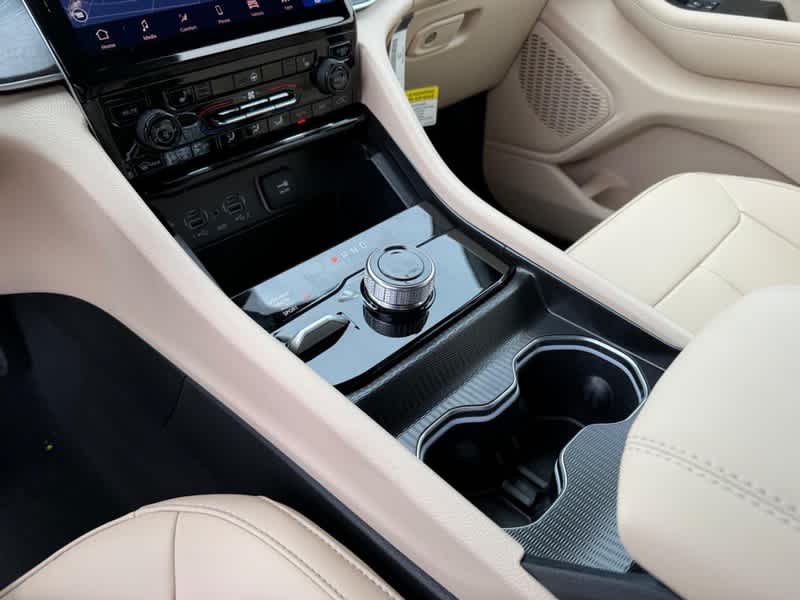 2025 Jeep Grand Cherokee LIMITED 4X4