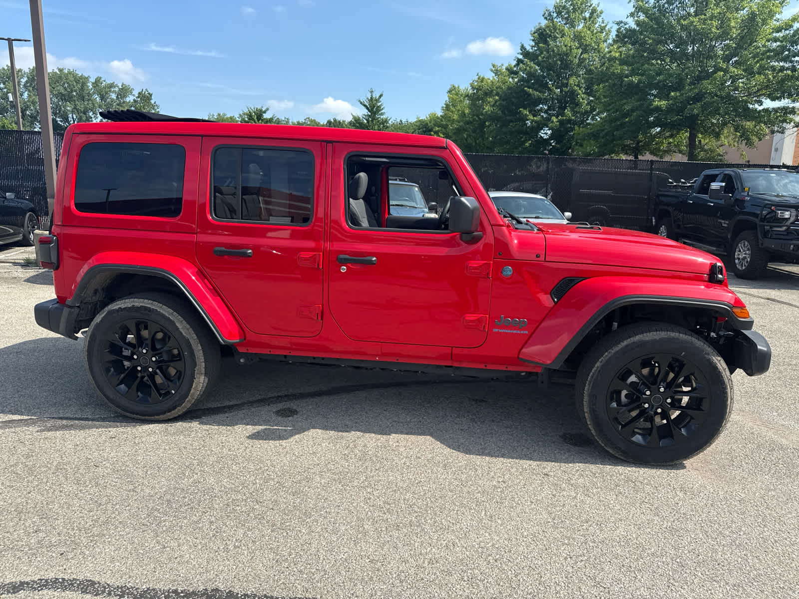 2025 Jeep Wrangler 4xe Sahara - 4x4