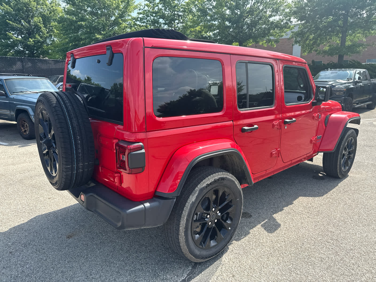2025 Jeep Wrangler 4xe Sahara - 4x4