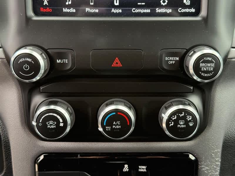 2020 RAM 1500 Big Horn Crew Cab 4x4 5'7' Box