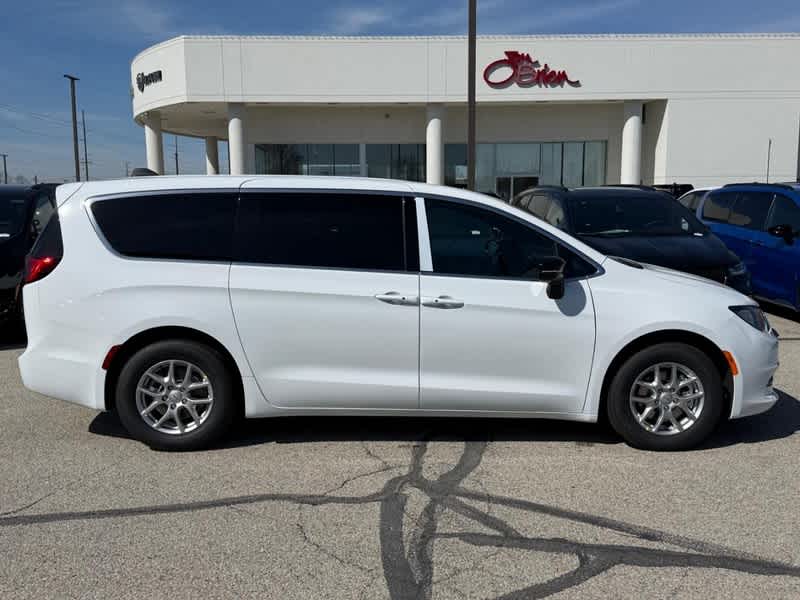 2026 Chrysler Voyager LX