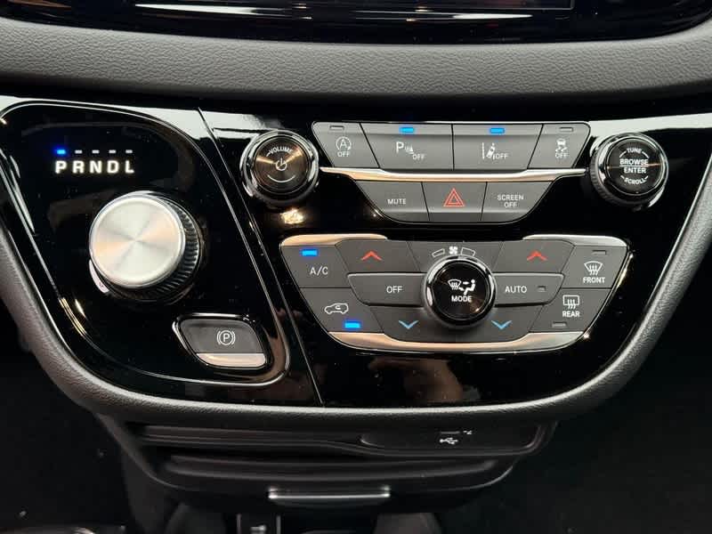 2026 Chrysler Voyager LX