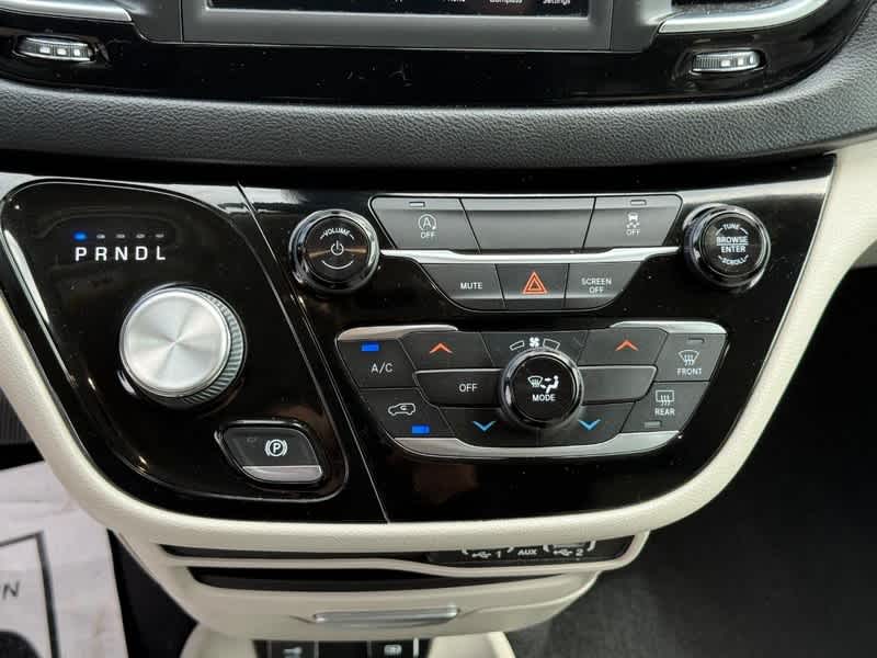 2021 Chrysler Voyager LXI
