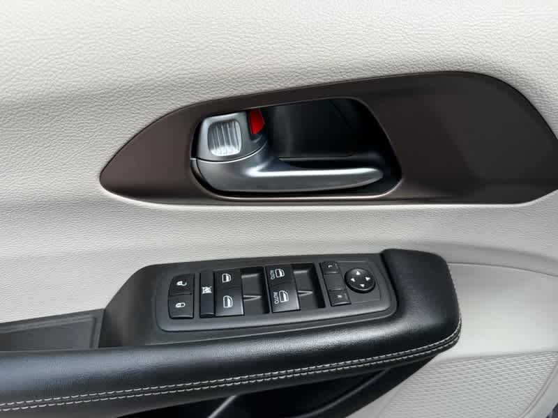 2021 Chrysler Voyager LXI