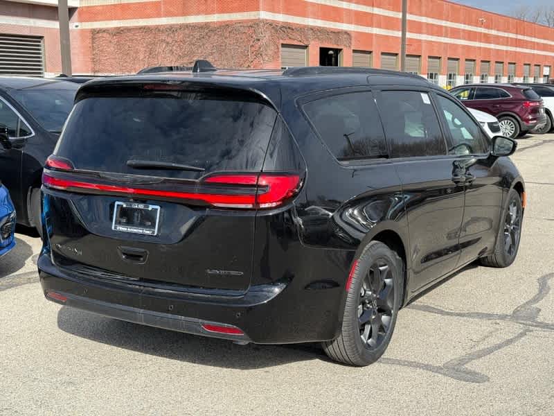 2026 Chrysler Pacifica LIMITED