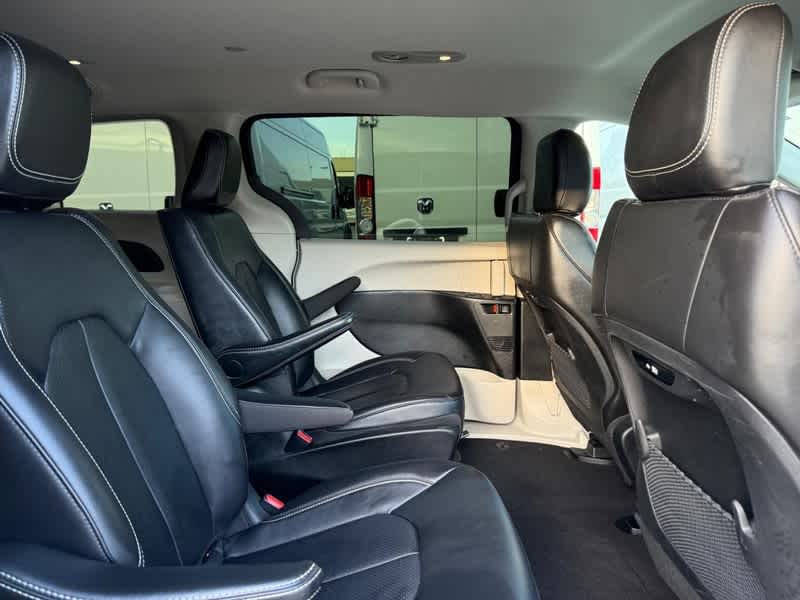 2024 Chrysler Pacifica Select