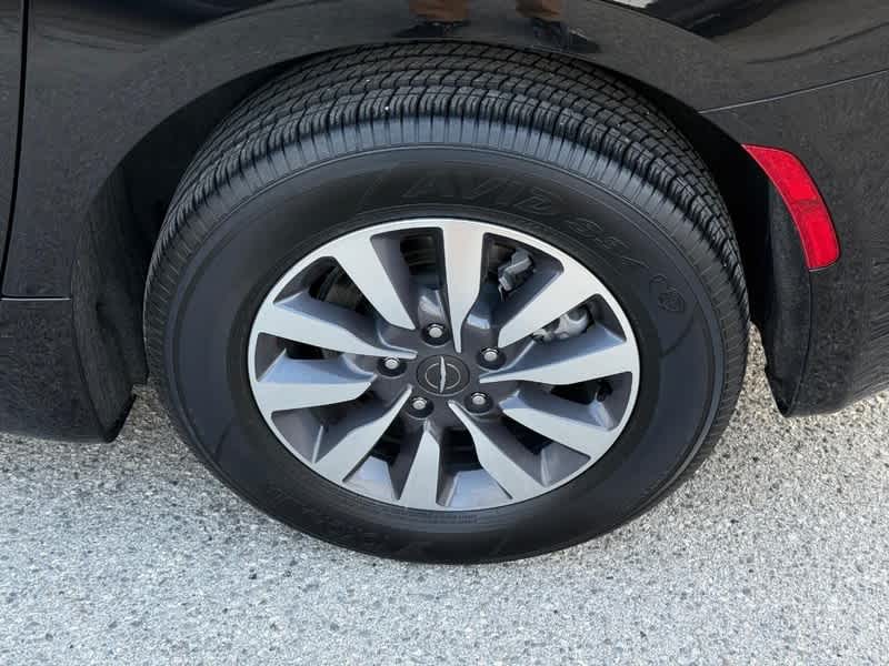 2024 Chrysler Pacifica Select