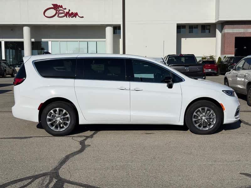 2026 Chrysler Pacifica SELECT AWD