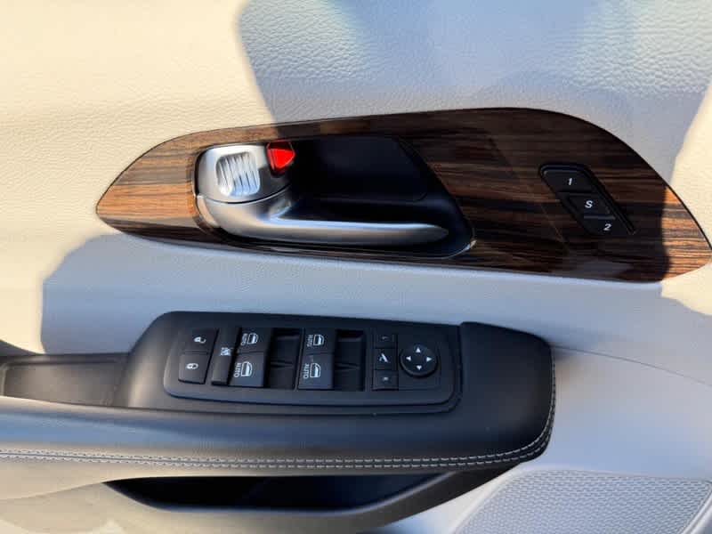 2023 Chrysler Pacifica Limited AWD