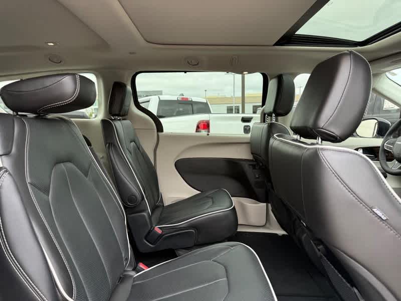2023 Chrysler Pacifica Limited AWD