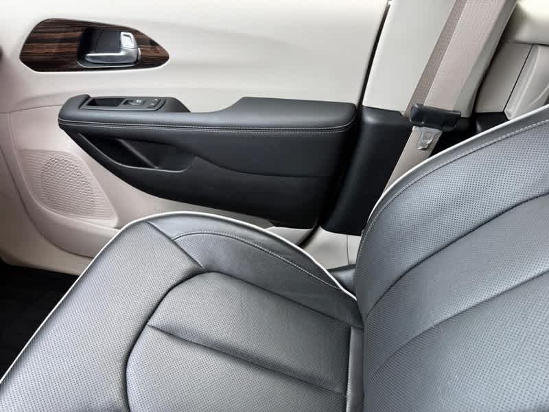 2023 Chrysler Pacifica Limited AWD