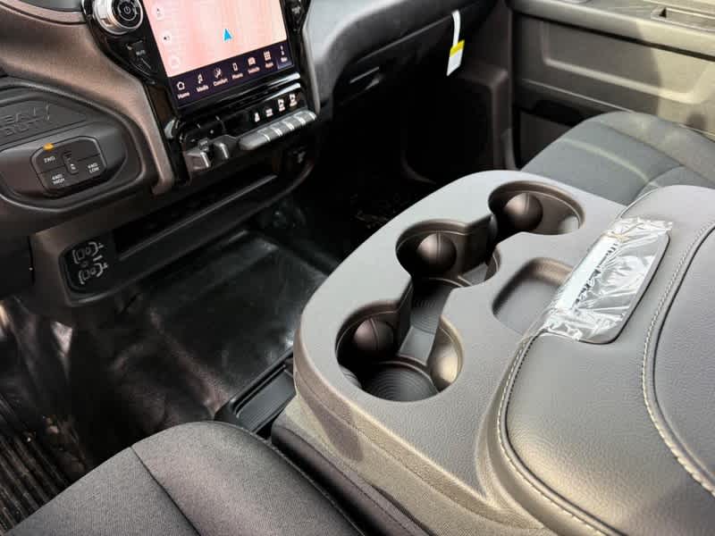 2026 RAM 3500 RAM 3500 TRADESMAN CREW CAB 4X4 6'4' BOX