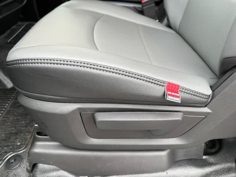 2026 RAM 5500 Chassis Cab RAM 5500 TRADESMAN CHASSIS REGULAR CAB 4X4 84' CA