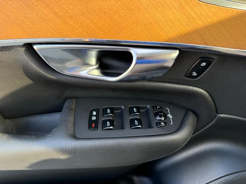 2022 Volvo XC90 Recharge Plug-In Hybrid T8 Inscription Expression 7 Passenger