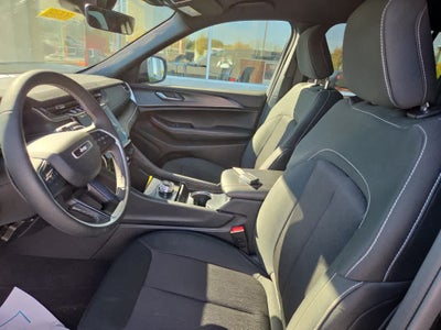 2025 Jeep Grand Cherokee Laredo 4x4