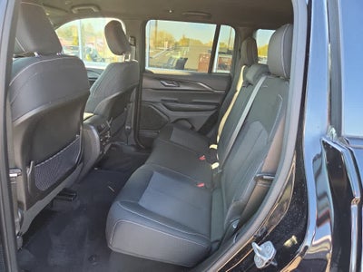 2025 Jeep Grand Cherokee Laredo 4x4