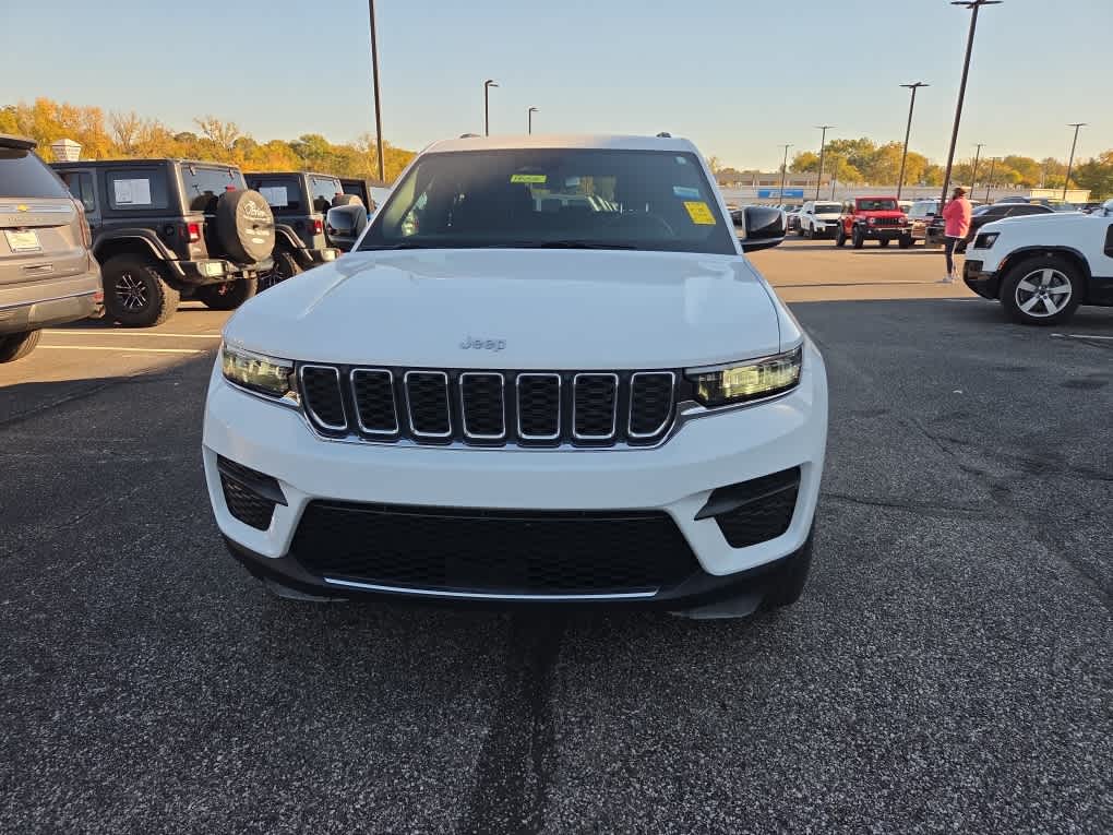 2025 Jeep Grand Cherokee Laredo 4x4