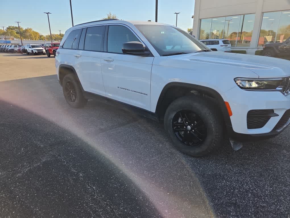 2025 Jeep Grand Cherokee Laredo 4x4