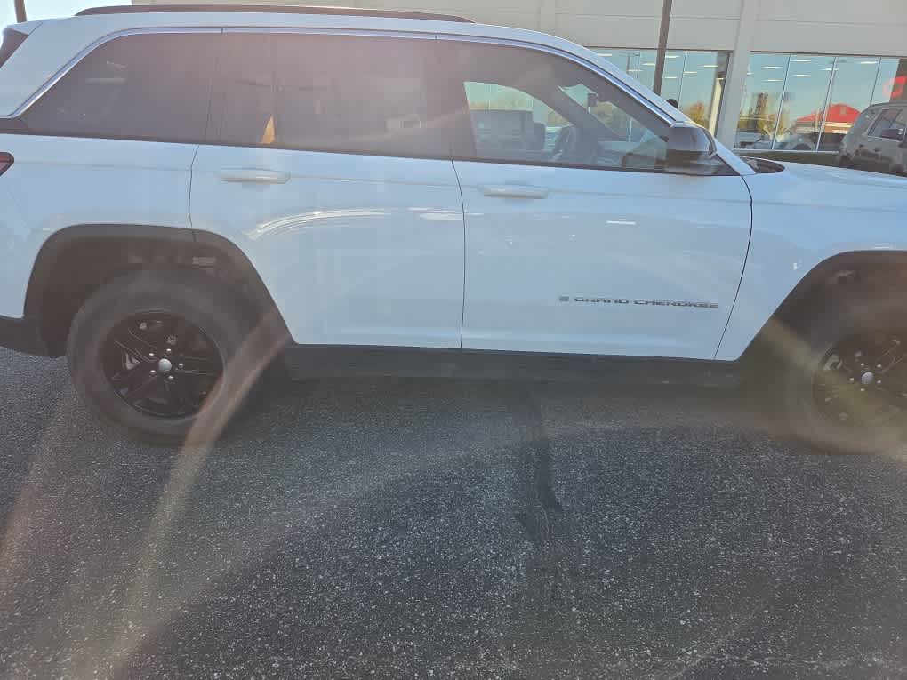 2025 Jeep Grand Cherokee Laredo 4x4