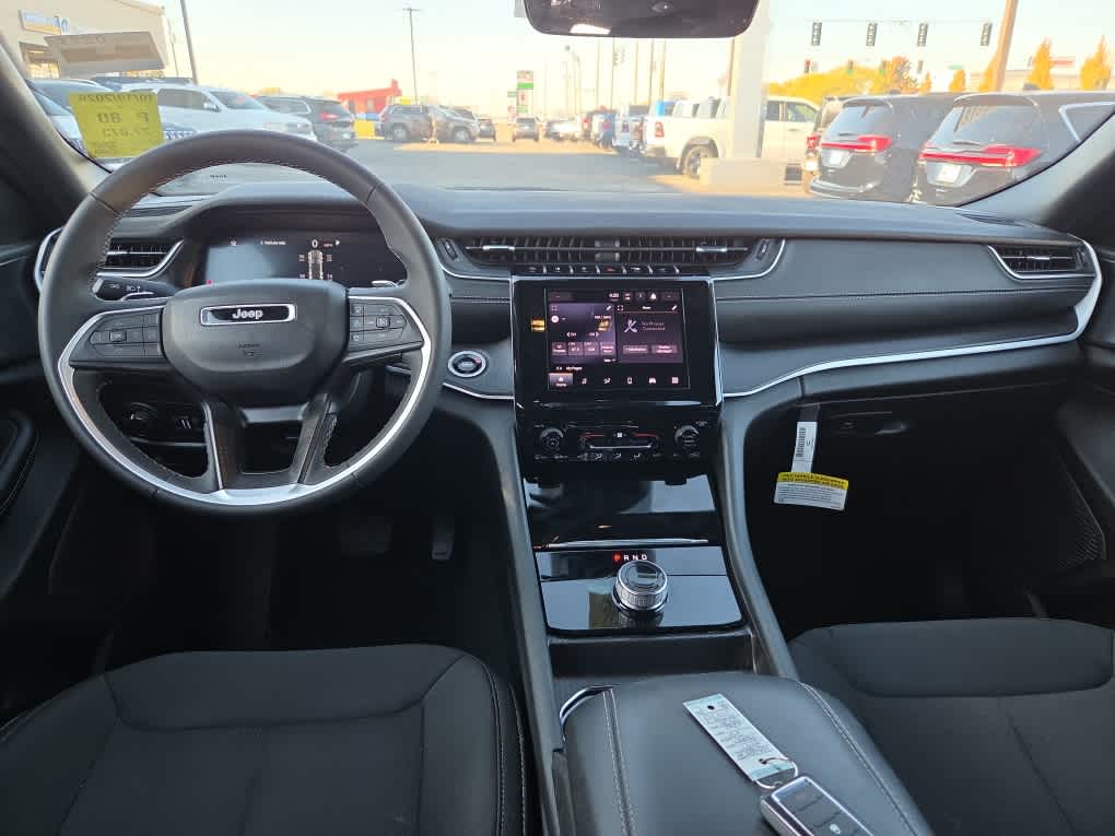 2025 Jeep Grand Cherokee Laredo 4x4