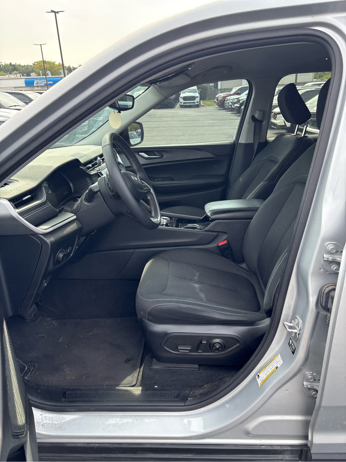 2023 Jeep Grand Cherokee L Laredo 4x4
