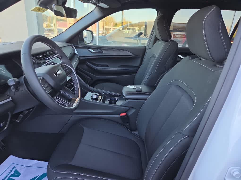 2025 Jeep Grand Cherokee L Laredo X 4x4