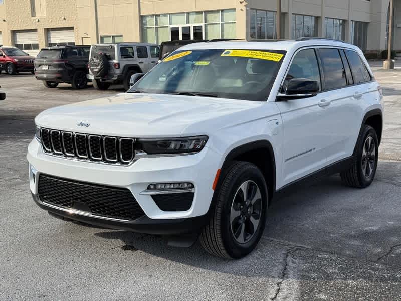 2023 Jeep Grand Cherokee Base