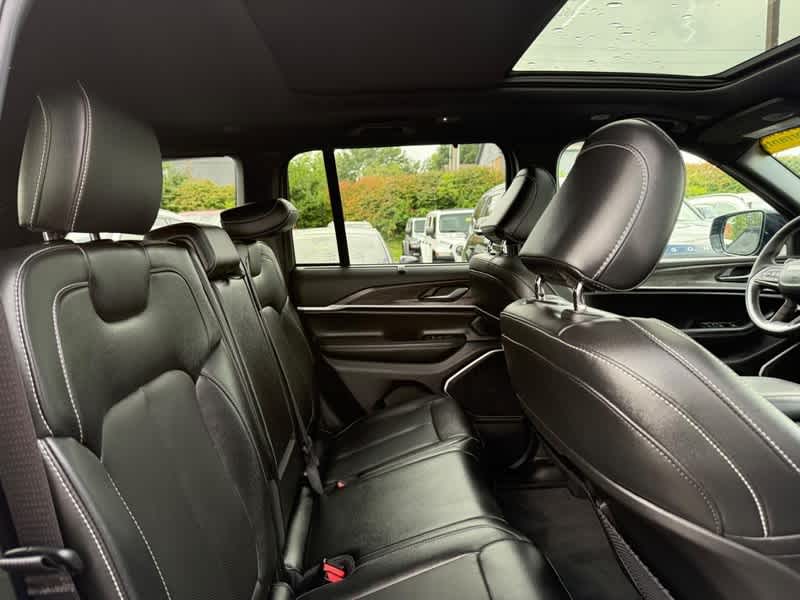 2024 Jeep Grand Cherokee Anniversary Edition