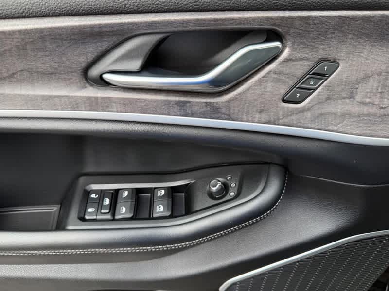 2024 Jeep Grand Cherokee Anniversary Edition