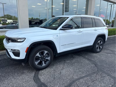 2023 Jeep Grand Cherokee Base