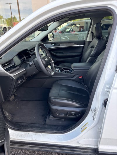 2023 Jeep Grand Cherokee Base