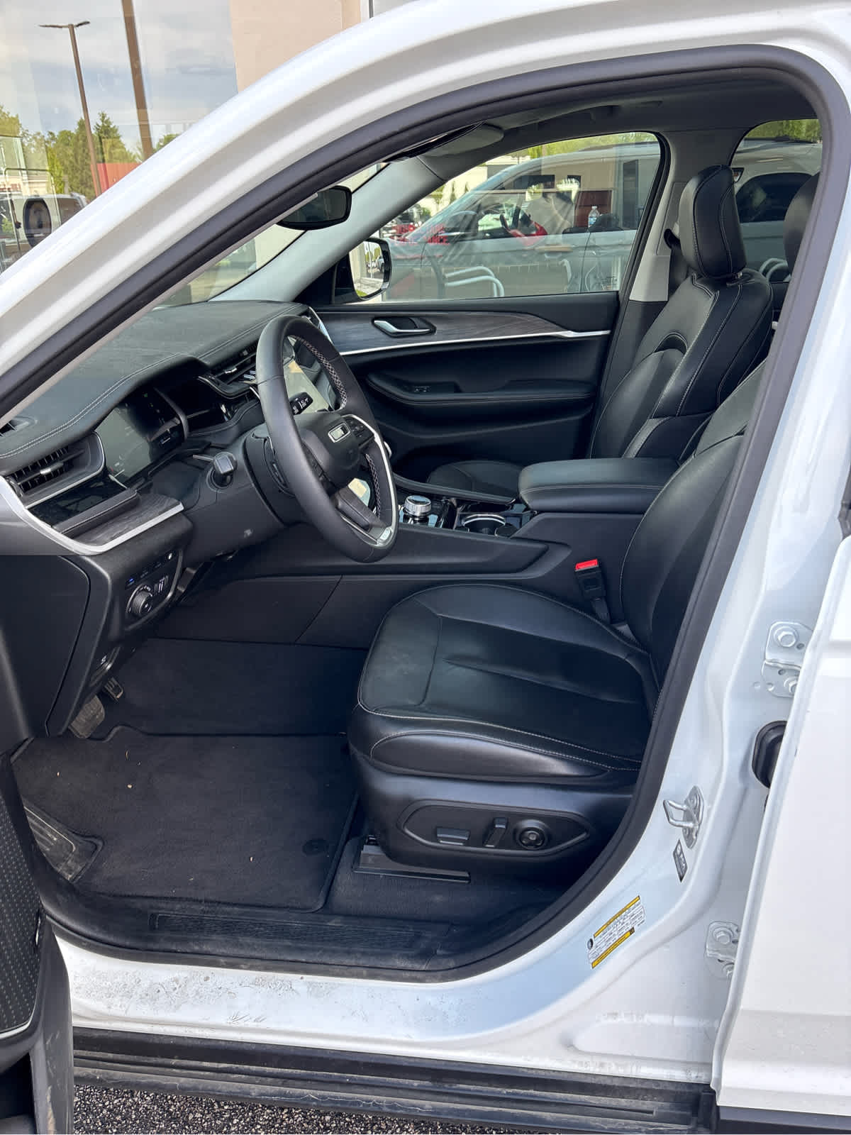 2023 Jeep Grand Cherokee Base