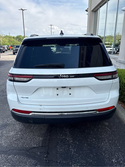 2023 Jeep Grand Cherokee Base