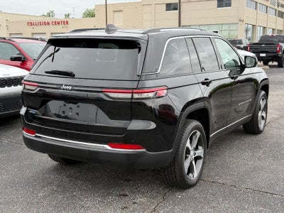 2023 Jeep Grand Cherokee Base