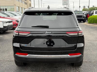2023 Jeep Grand Cherokee Base