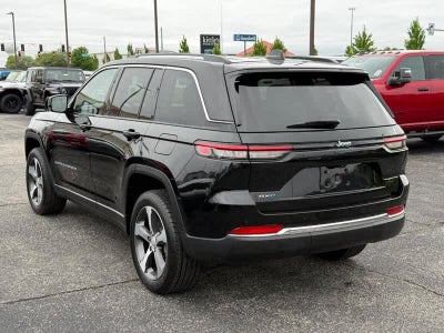 2023 Jeep Grand Cherokee Base