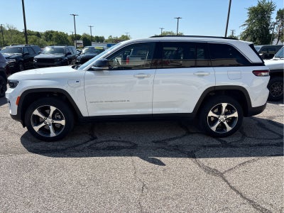2022 Jeep Grand Cherokee Base