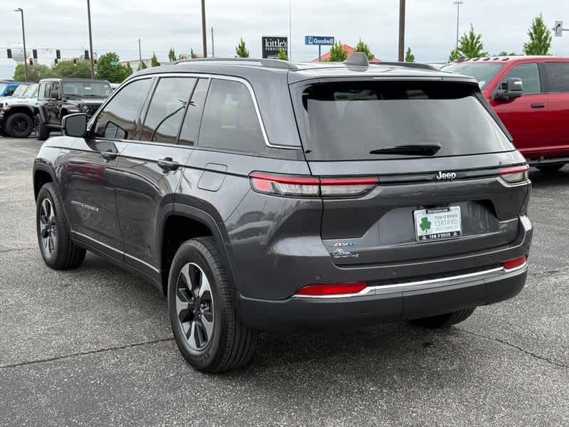2023 Jeep Grand Cherokee Base