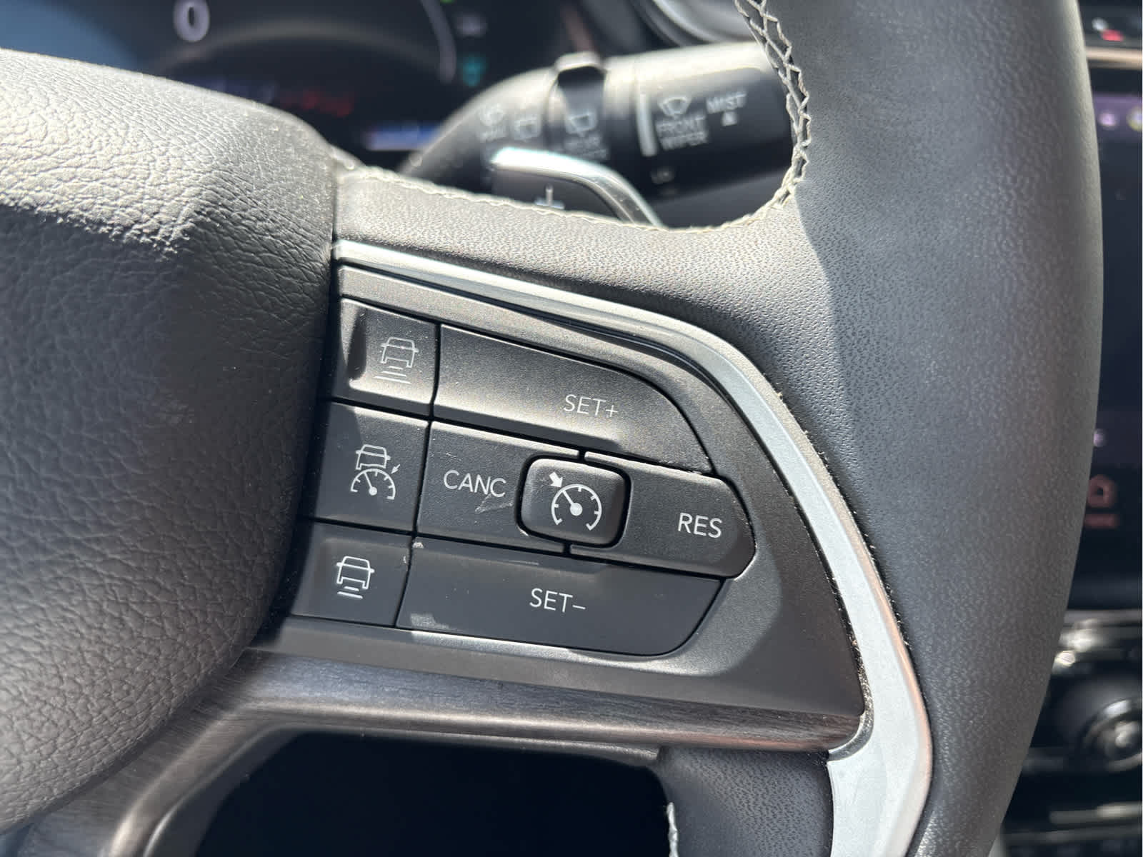 2023 Jeep Grand Cherokee Base