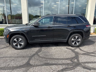 2023 Jeep Grand Cherokee Base
