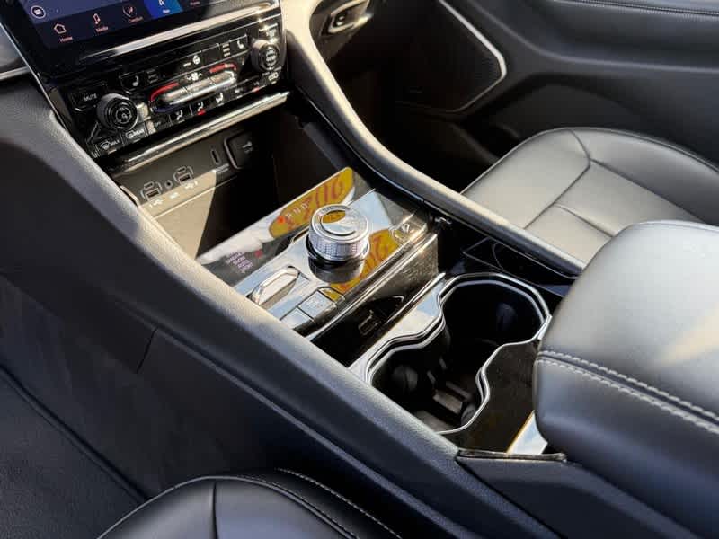 2023 Jeep Grand Cherokee Base