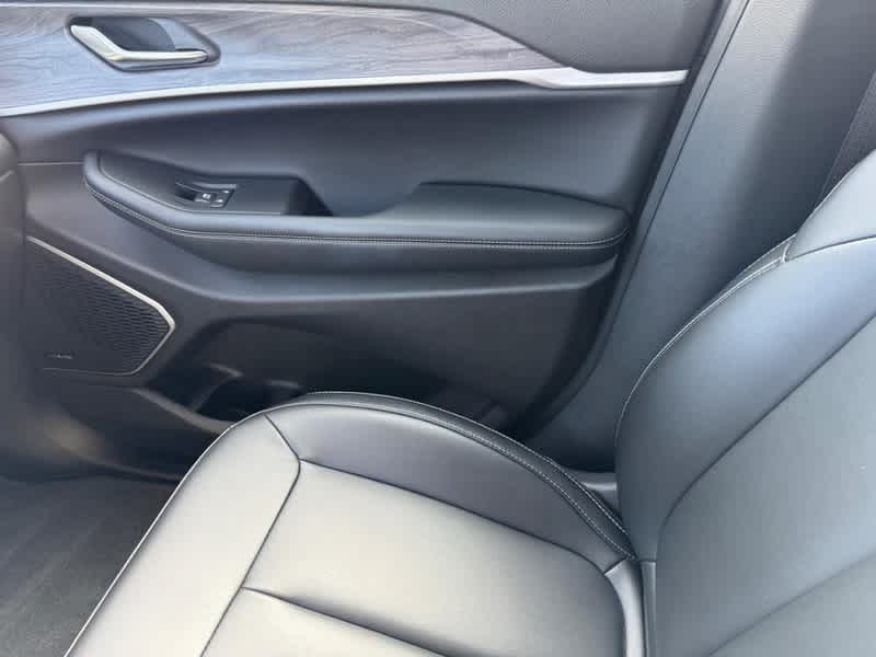 2023 Jeep Grand Cherokee Base